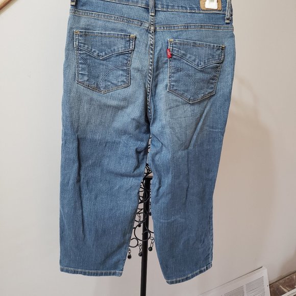 Levi's 512 Perfectly Slimming Denim Capris Size 6 EUC - Picture 5 of 7
